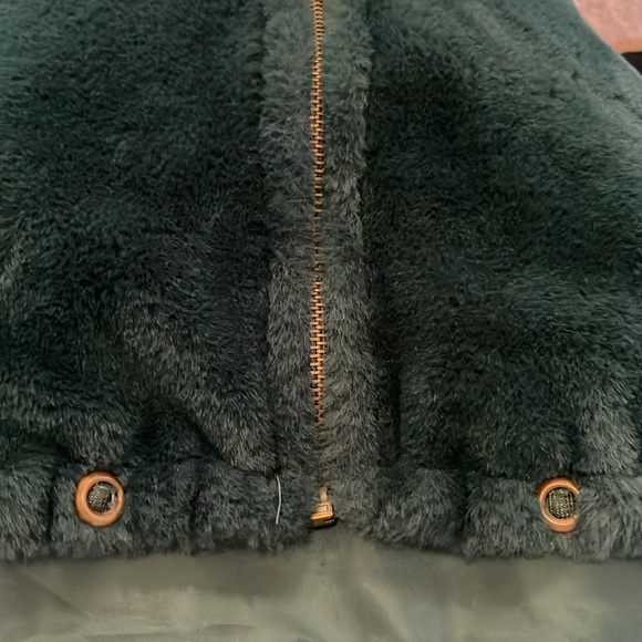 EUC green velour bomber jacket size small cozy winter wear zip up - Picture 7 of 7